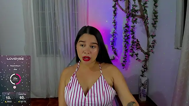 Snapshot of Eily__ chatting on 01-01-25, 01:04 Eily online show from 01-01-25, 01:04