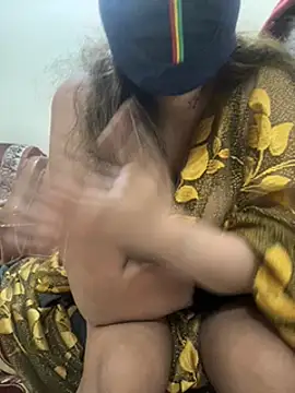 Snapshot of HoneyBearCpl chatting on 12-29-24, 07:32 HoneyBearCpl online show from 12-29-24, 07:32