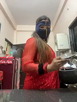 Snapshot of HoneyBearCpl chatting on 01-31-25, 04:27 HoneyBearCpl online show from 01-31-25, 04:27