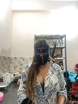 Snapshot of HoneyBearCpl chatting on 02-01-25, 02:45 HoneyBearCpl online show from 02-01-25, 02:45