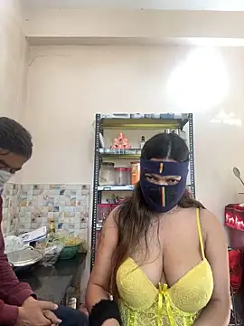 Snapshot of HoneyBearCpl chatting on 02-02-25, 08:57 HoneyBearCpl online show from 02-02-25, 08:57