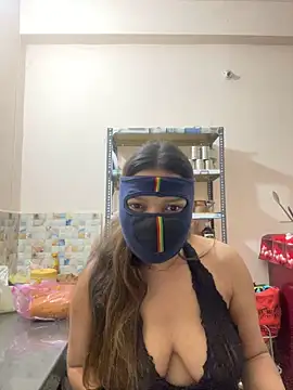 Snapshot of HoneyBearCpl chatting on 02-06-25, 03:52 HoneyBearCpl online show from 02-06-25, 03:52