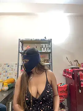 Snapshot of HoneyBearCpl chatting on 02-08-25, 04:14 HoneyBearCpl online show from 02-08-25, 04:14