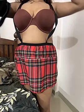 Snapshot of HoneyBearCpl chatting on 10-09-25, 04:05 HoneyBearCpl online show from 10-09-25, 04:05