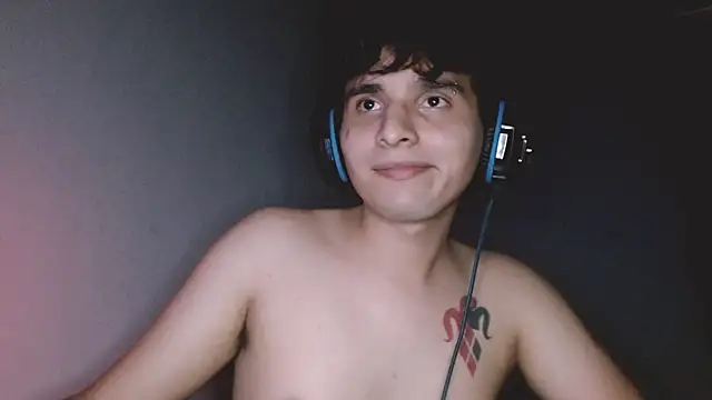 Snapshot of Charley_quin chatting on 10-20-25, 03:29 Charley quin online show from 10-20-25, 03:29