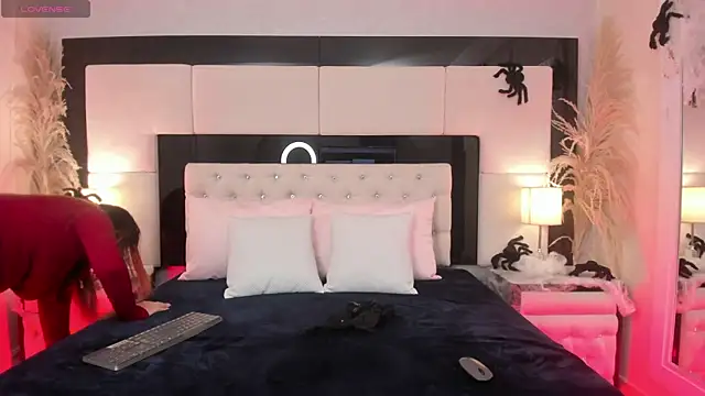 CarlaRossi  online show from 10-24-25, 08:16