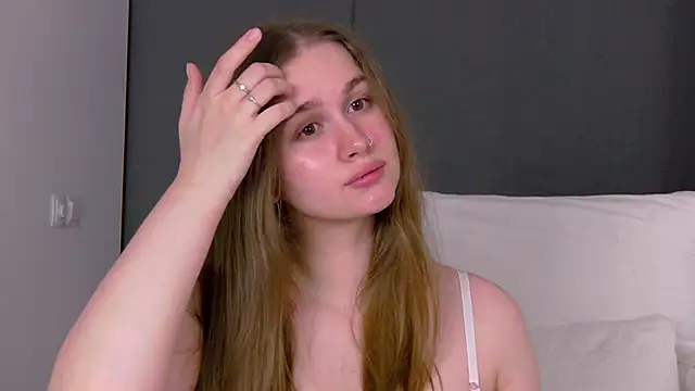 EllieHayes online show from 06-11-26, 05:27