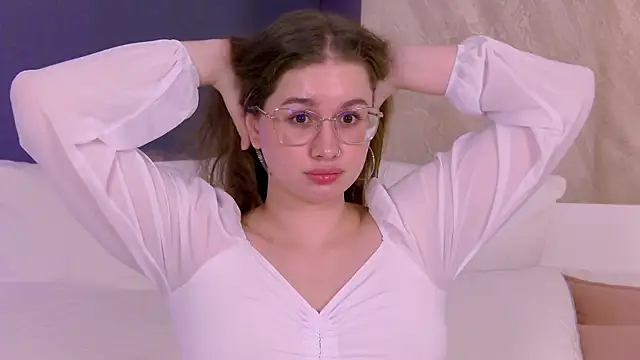 EllieHayes online show from 07-04-26, 01:56