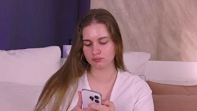 EllieHayes online show from 07-04-26, 11:11