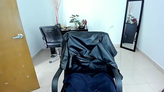 Adele Sweett online show from 03-11-25, 01:23