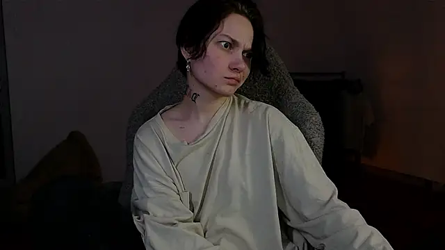 Snapshot of esajukyy chatting on 05-18-26, 03:40 esajukyy online show from 05-18-26, 03:40