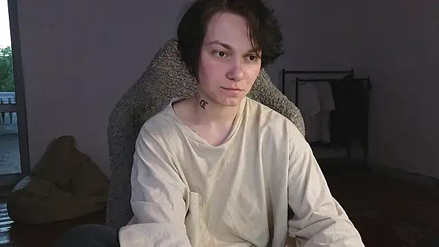Snapshot of esajukyy chatting on 06-03-26, 02:33 esajukyy online show from 06-03-26, 02:33