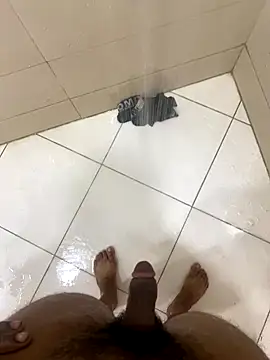 Snapshot of Lahcene chatting on 10-13-25, 05:46 Lahcene online show from 10-13-25, 05:46