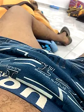 Snapshot of Lahcene chatting on 11-05-25, 05:46 Lahcene online show from 11-05-25, 05:46