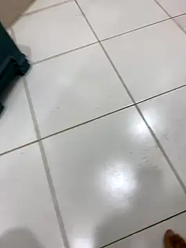 Snapshot of Lahcene chatting on 11-17-25, 04:57 Lahcene online show from 11-17-25, 04:57