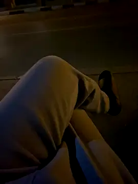 Snapshot of Lahcene chatting on 11-28-25, 08:33 Lahcene online show from 11-28-25, 08:33