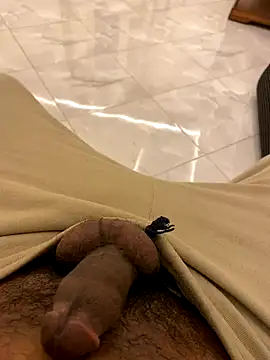 Snapshot of Lahcene chatting on 11-30-25, 11:20 Lahcene online show from 11-30-25, 11:20