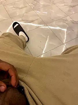 Snapshot of Lahcene chatting on 12-01-25, 10:59 Lahcene online show from 12-01-25, 10:59