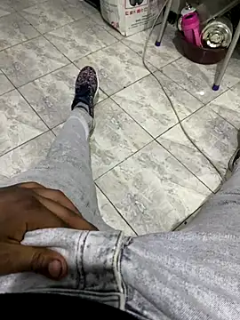 Snapshot of Lahcene chatting on 12-02-25, 07:20 Lahcene online show from 12-02-25, 07:20