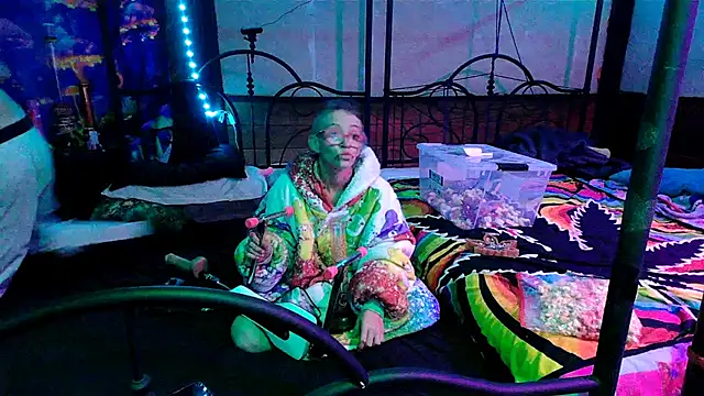 Stonermama666420 online show from 10-09-25, 03:37