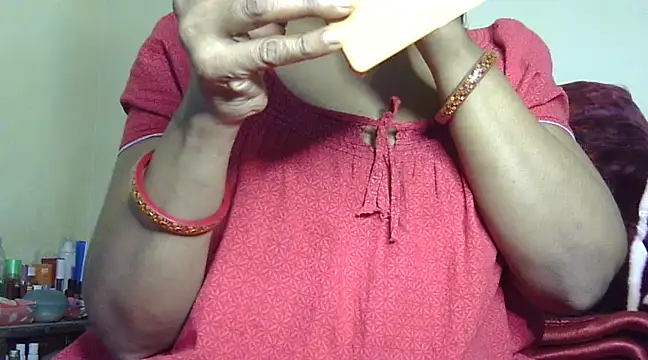 Snapshot of Suhana-sapna chatting on 02-18-25, 11:33 Suhana-sapna online show from 02-18-25, 11:33