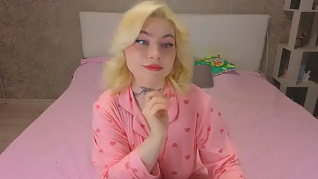 Snapshot of NikaRocks chatting on 05-15-26, 05:20 NikaRocks online show from 05-15-26, 05:20