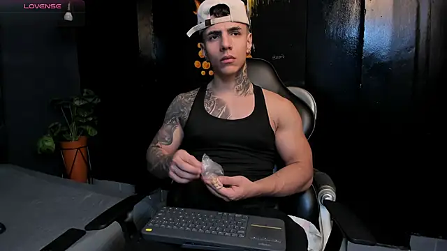 Flynn Riider online show from 11-25-25, 05:46