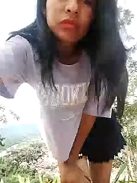 Danna-linyi online show from 12-28-24, 04:09