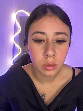 Snapshot of Zoee_t chatting on 11-02-25, 04:04 Zoee t online show from 11-02-25, 04:04