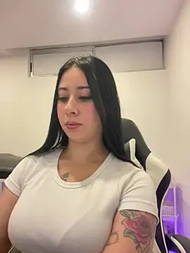 Snapshot of Zoee_t chatting on 04-26-26, 05:16 Zoee t online show from 04-26-26, 05:16