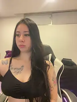 Snapshot of Zoee_t chatting on 05-16-26, 03:36 Zoee t online show from 05-16-26, 03:36