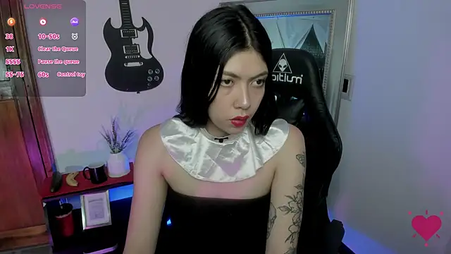 Snapshot of Aurora_Hotson chatting on 01-11-25, 01:27 Aurora Hotson online show from 01-11-25, 01:27