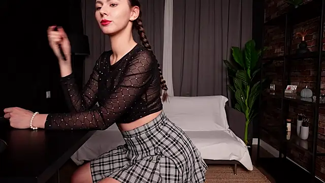 Snapshot of MuseSolis chatting on 12-18-24, 01:26 MuseSolis online show from 12-18-24, 01:26