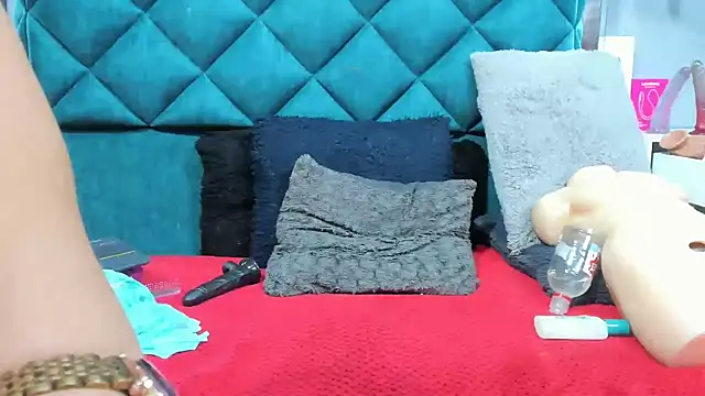 PENELOPELEWISs online show from 09-28-25, 08:42