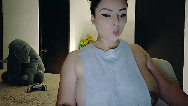 Snapshot of inocente_kitty chatting on 11-15-25, 01:03 inocente kitty online show from 11-15-25, 01:03