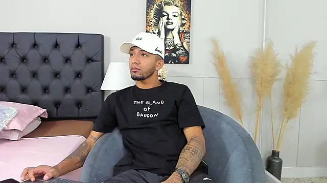 Snapshot of Robin_Rief chatting on 02-02-25, 03:32 Robin Rief online show from 02-02-25, 03:32