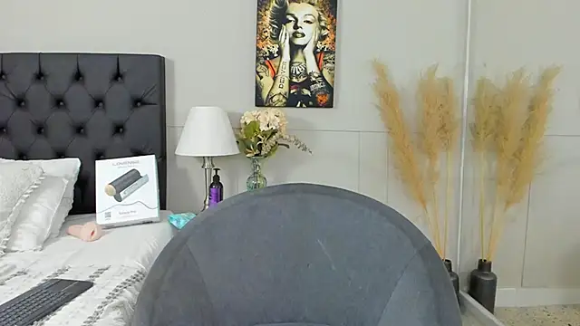 Snapshot of Robin_Rief chatting on 02-07-25, 03:34 Robin Rief online show from 02-07-25, 03:34