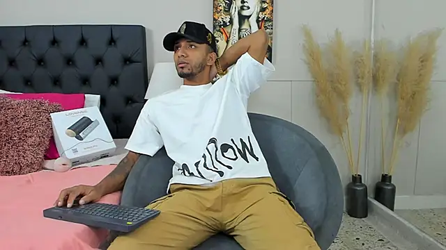 Snapshot of Robin_Rief chatting on 03-01-25, 03:32 Robin Rief online show from 03-01-25, 03:32