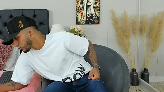 Snapshot of Robin_Rief chatting on 03-07-25, 03:19 Robin Rief online show from 03-07-25, 03:19