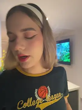 NicoleCut online show from 04-09-26, 09:58