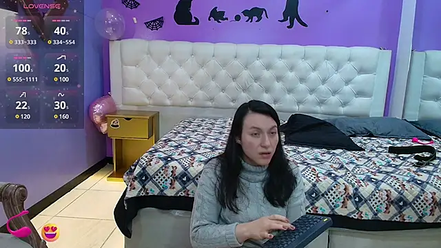 Snapshot of JeremmyAndStacy chatting on 03-21-25, 05:23 JeremmyAndStacy online show from 03-21-25, 05:23