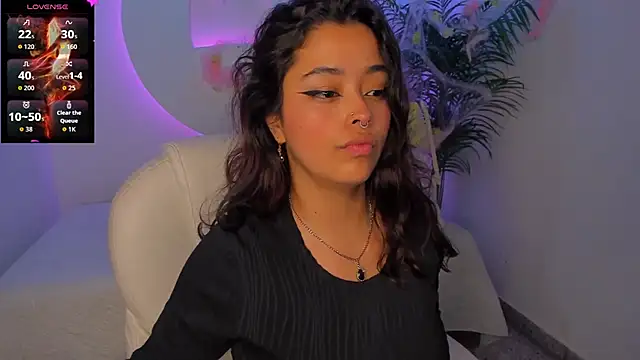 Ariana Pierce online show from 10-31-25, 01:34
