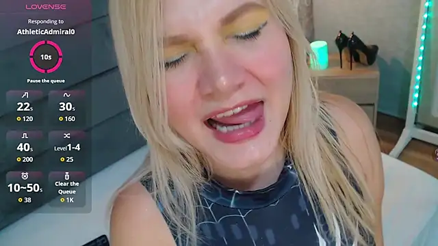 CrystalWoods94 online show from 09-12-25, 01:44