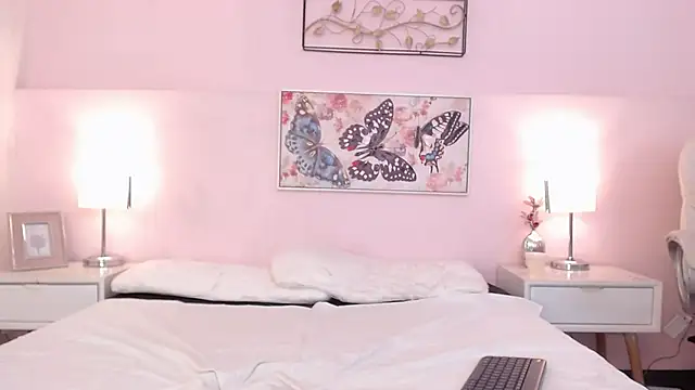 sara17  online show from 11-26-25, 08:21