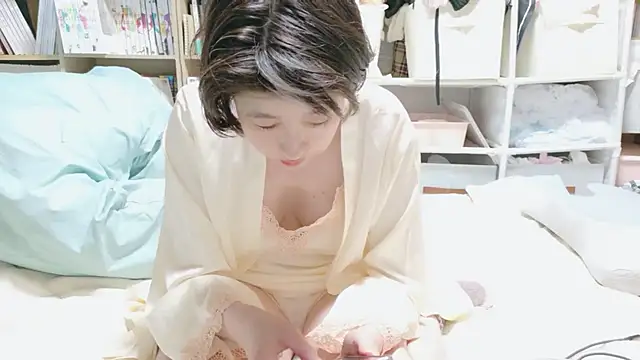 Snapshot of morikawa_sayaka chatting on 05-05-26, 12:57 morikawa sayaka online show from 05-05-26, 12:57