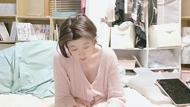 Snapshot of morikawa_sayaka chatting on 05-15-26, 12:45 morikawa sayaka online show from 05-15-26, 12:45