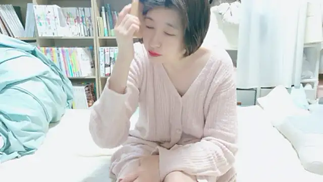 Snapshot of morikawa_sayaka chatting on 05-20-26, 11:33 morikawa sayaka online show from 05-20-26, 11:33
