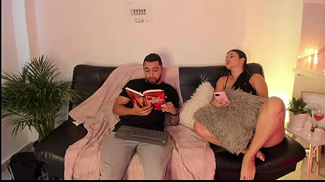 Snapshot of Sweet_and_caramel chatting on 01-22-25, 08:49 Sweet and caramel online show from 01-22-25, 08:49