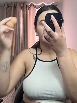 SaraBraun  online show from 10-27-25, 04:33