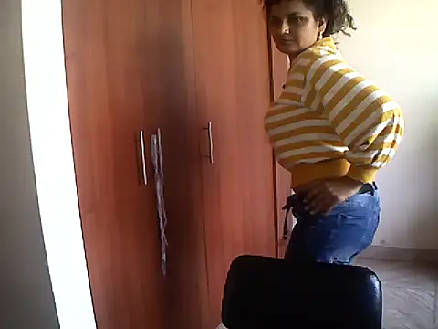 Snapshot of Mahia_M chatting on 12-19-24, 01:51 Mahia M online show from 12-19-24, 01:51